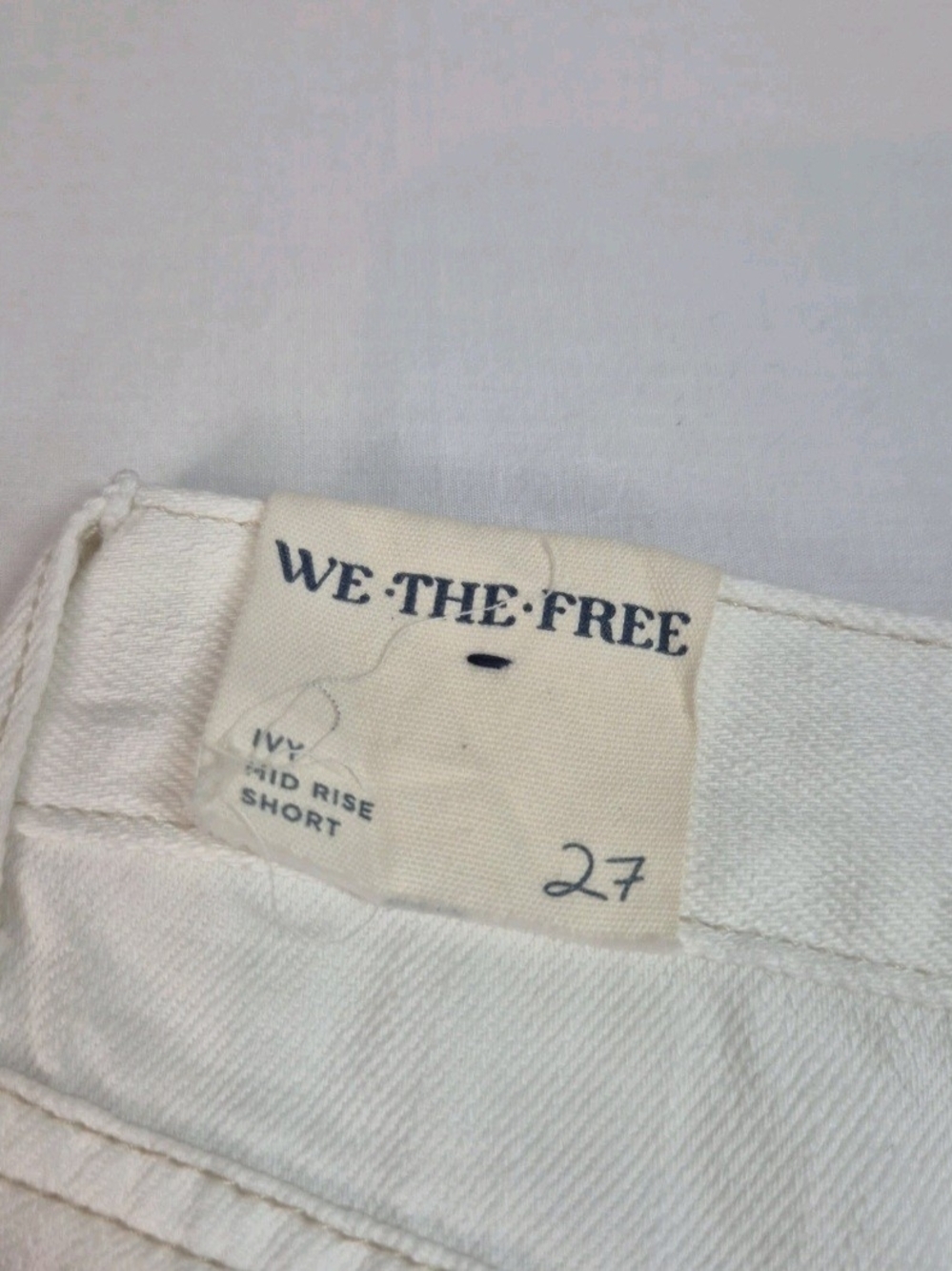 Free People Women's Shorts Size 27 Ivory Denim Raw Hem Fly Botón. 36 - Picture 6 of 13